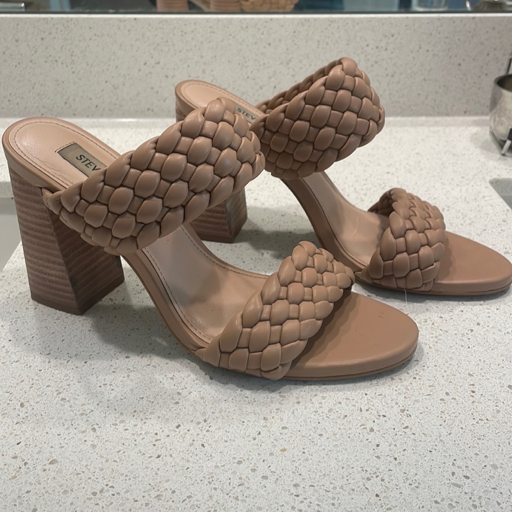 Trendy Steve Madden heels nude